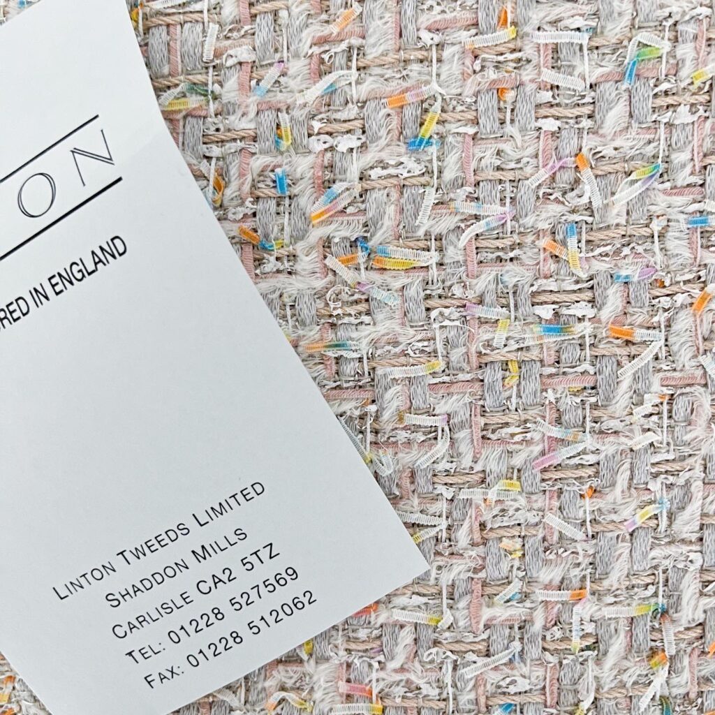 秋冬だけじゃない、春夏向けのツイードも展開